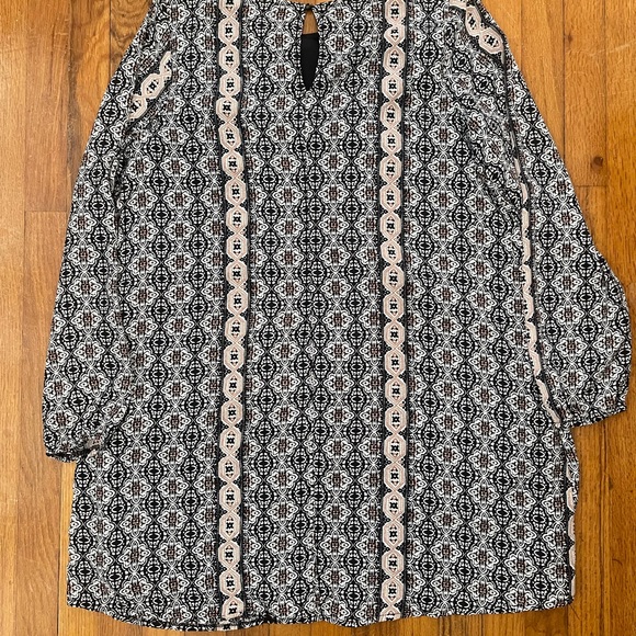 Maurice’s - Black, Pink & White Patterned Long Sleeve Dress - Picture 4 of 4